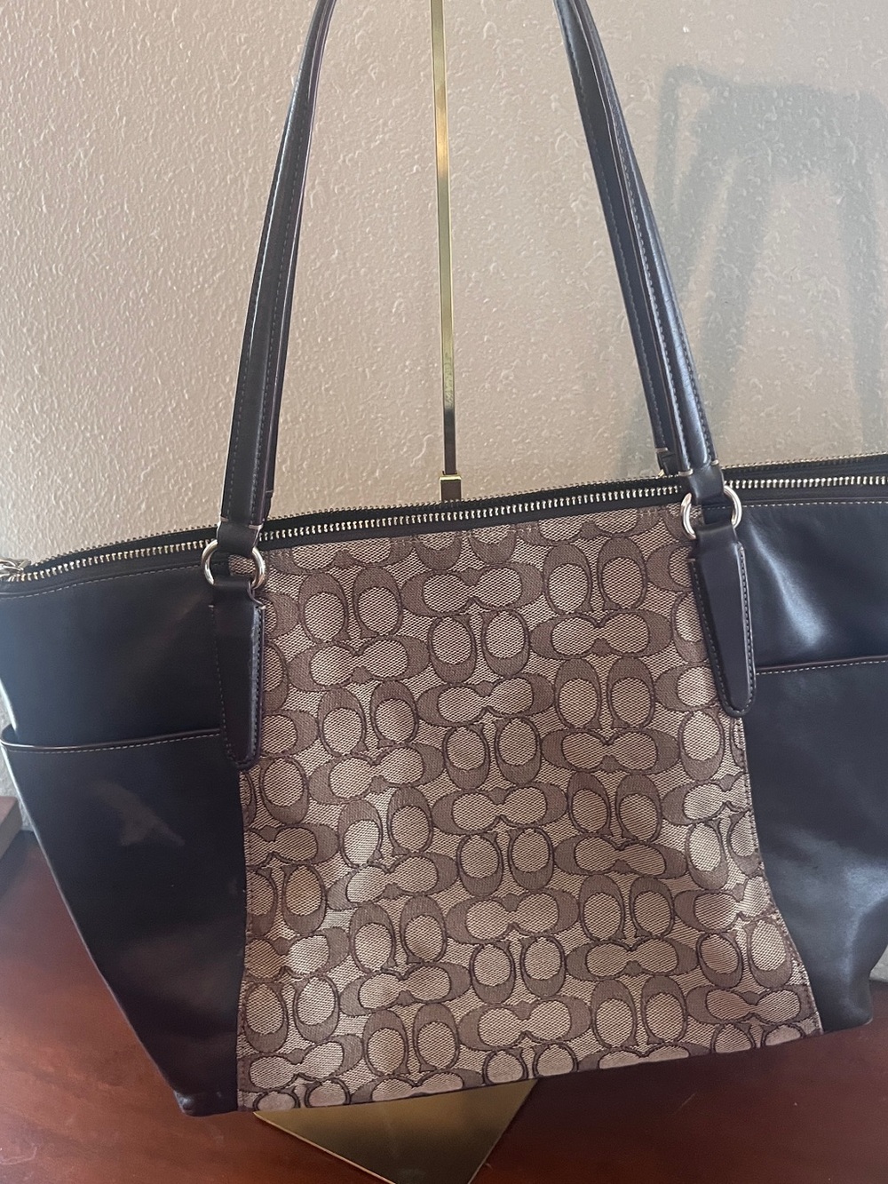 Authentic Coach Ava Tote. Signature Jacquard/dark brown leather. Gold hardware - Picture 5 of 12